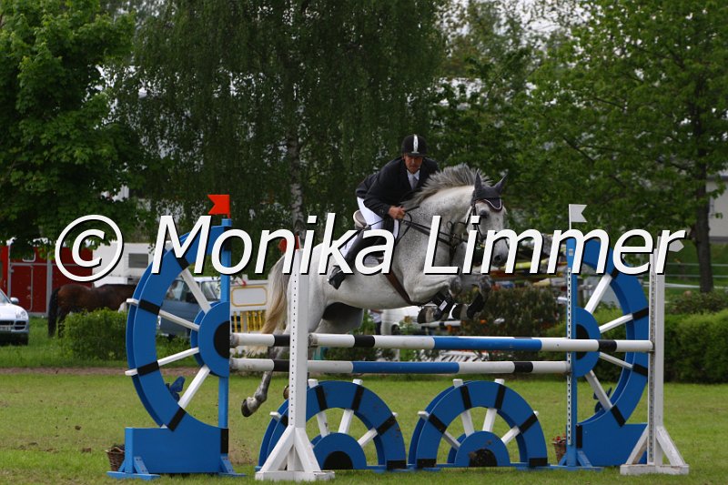 005M6686_Joshua_L Springen.JPG